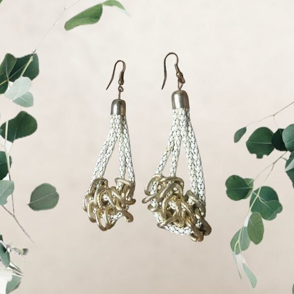 Boutique twisted loop earrings - Picture 1 of 3